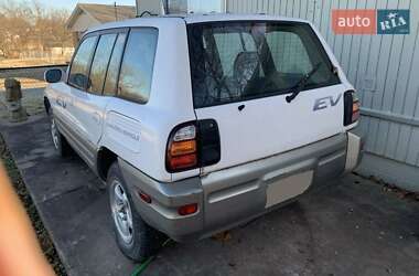 Внедорожник / Кроссовер Toyota RAV4 2001 в 