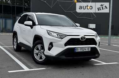 Внедорожник / Кроссовер Toyota RAV4 2019 в Киеве