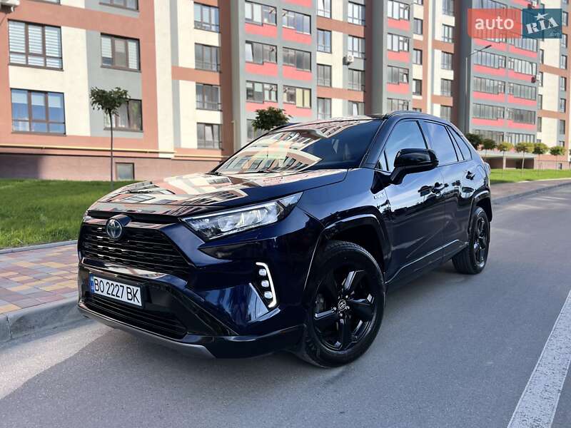 Внедорожник / Кроссовер Toyota RAV4 2021 в Тернополе