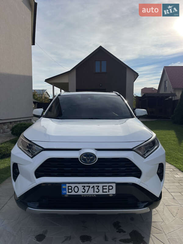 Позашляховик / Кросовер Toyota RAV4 2020 в Чорткові