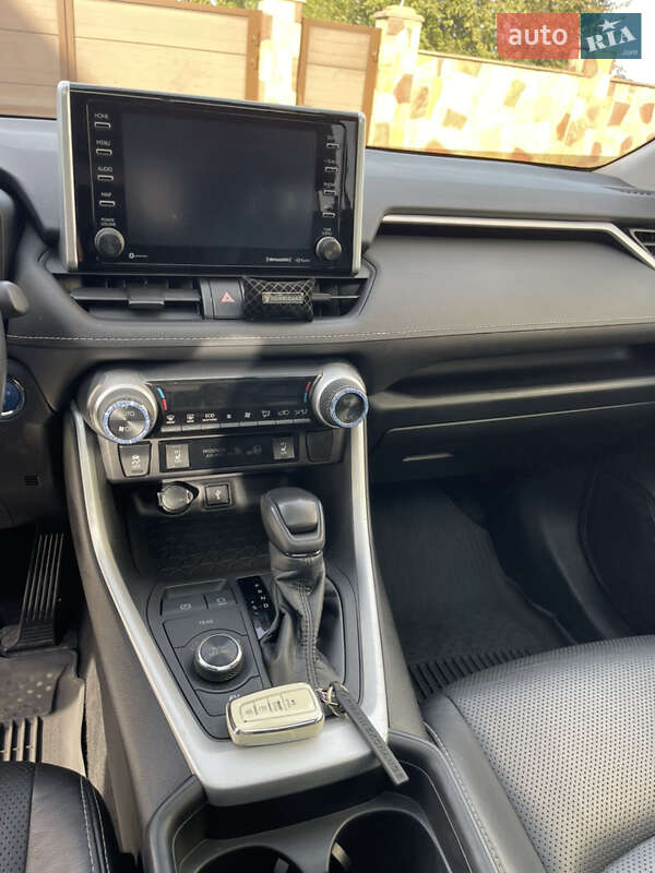 Позашляховик / Кросовер Toyota RAV4 2020 в Чорткові