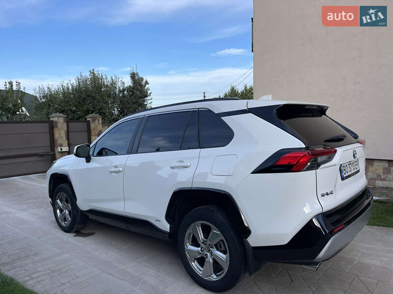 Позашляховик / Кросовер Toyota RAV4 2020 в Чорткові
