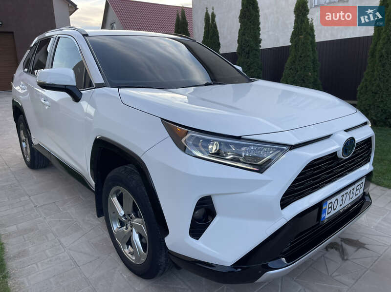 Позашляховик / Кросовер Toyota RAV4 2020 в Чорткові