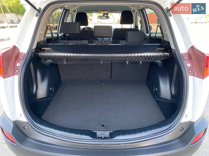 Внедорожник / Кроссовер Toyota RAV4 2015 в Подольске