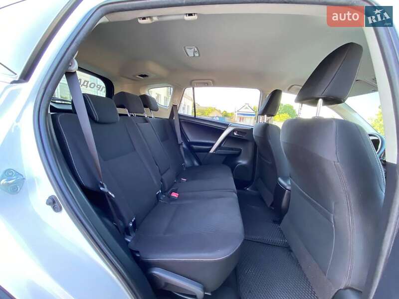 Внедорожник / Кроссовер Toyota RAV4 2015 в Подольске