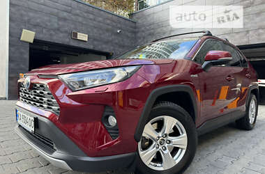 Внедорожник / Кроссовер Toyota RAV4 2019 в Киеве