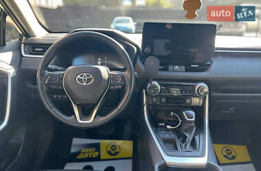 Внедорожник / Кроссовер Toyota RAV4 2023 в 