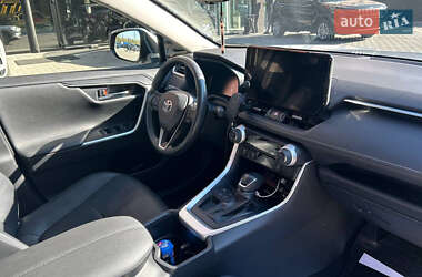 Внедорожник / Кроссовер Toyota RAV4 2023 в 