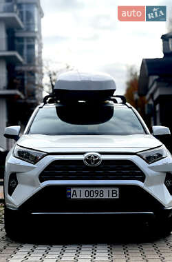 Внедорожник / Кроссовер Toyota RAV4 2019 в Киеве