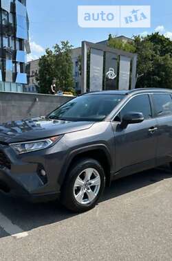 Позашляховик / Кросовер Toyota RAV4 2019 в Харкові