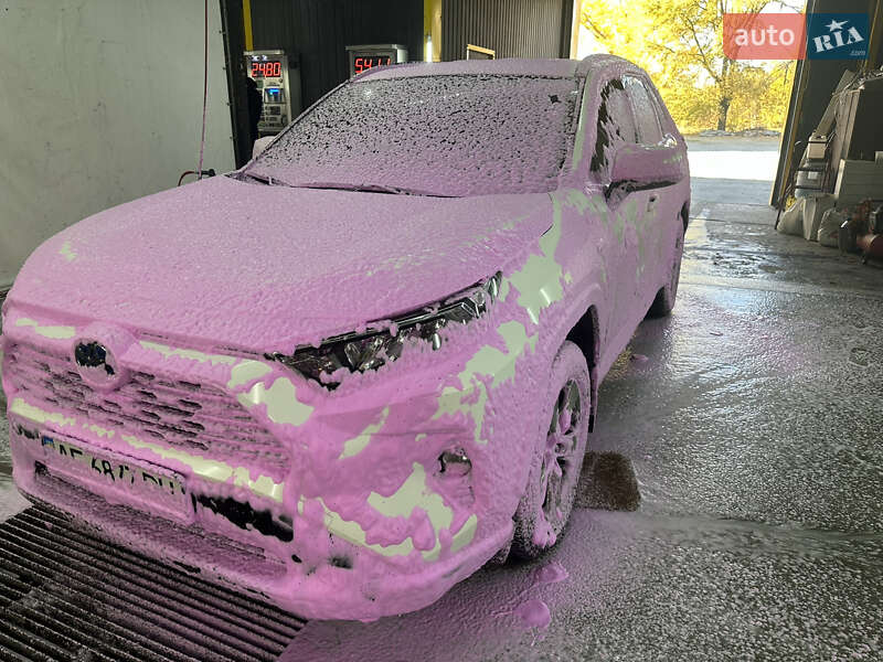 Позашляховик / Кросовер Toyota RAV4 2021 в Кривому Розі