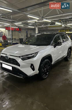 Позашляховик / Кросовер Toyota RAV4 2023 в Чернівцях