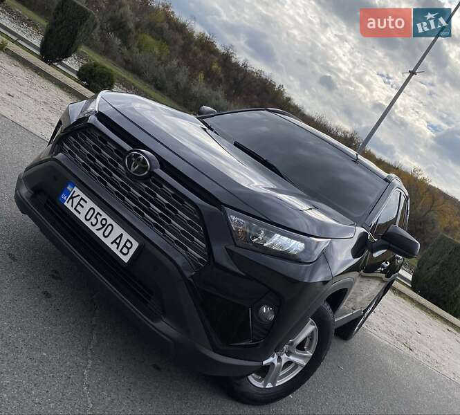 Позашляховик / Кросовер Toyota RAV4 2020 в Дніпрі