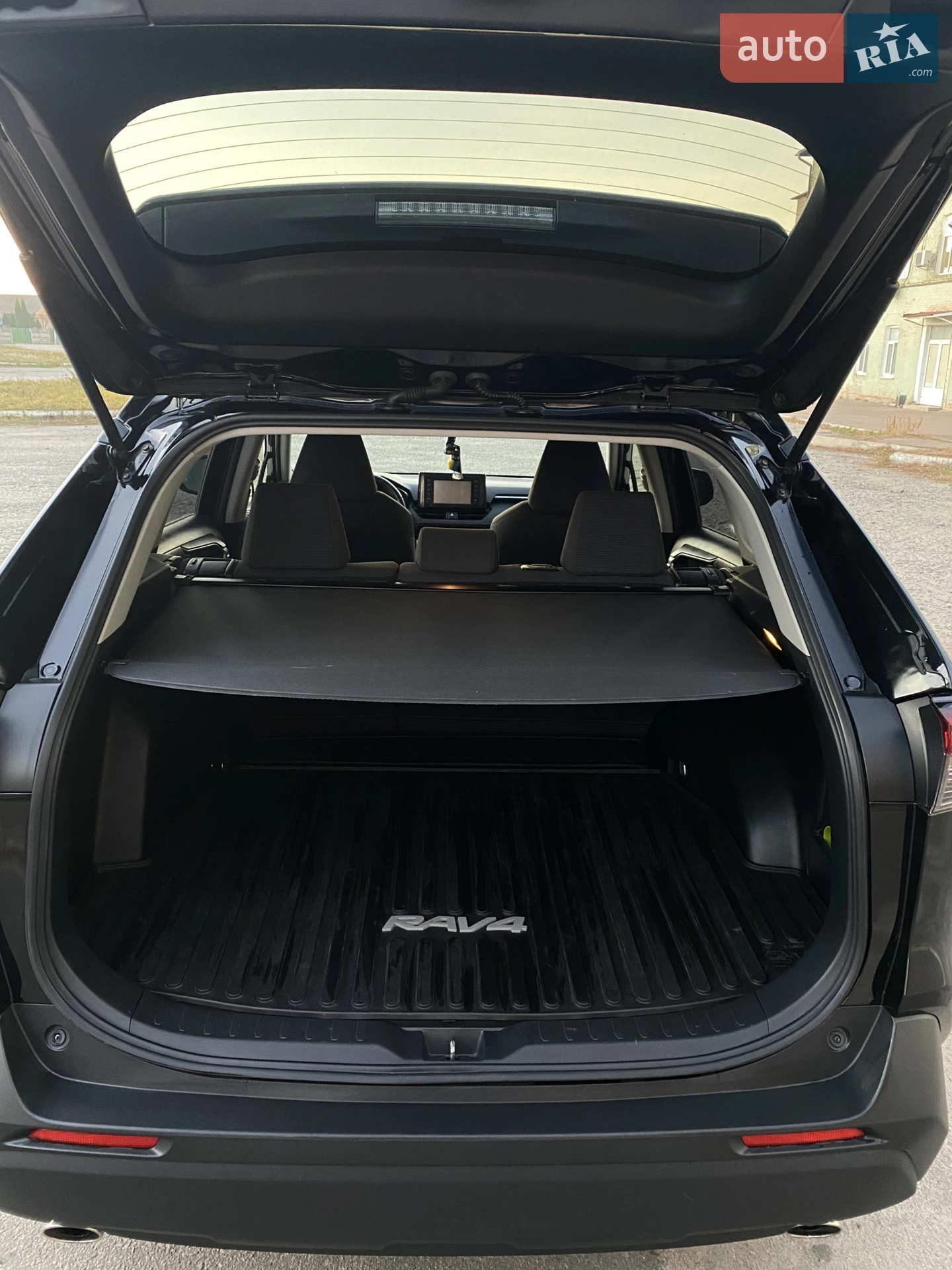 2018 Toyota RAV 4 - мініатюра 8