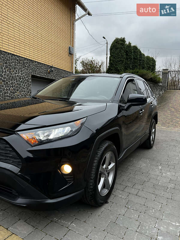 Позашляховик / Кросовер Toyota RAV4 2018 в Дубні