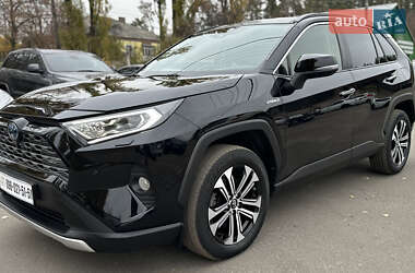 Внедорожник / Кроссовер Toyota RAV4 2020 в Киеве