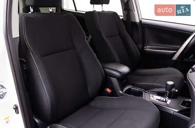 Внедорожник / Кроссовер Toyota RAV4 2017 в 