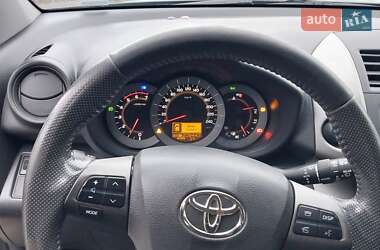 Внедорожник / Кроссовер Toyota RAV4 2012 в Хусте