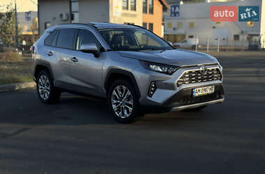 Внедорожник / Кроссовер Toyota RAV4 2020 в Киеве