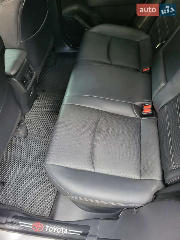 Внедорожник / Кроссовер Toyota RAV4 2021 в Чернигове