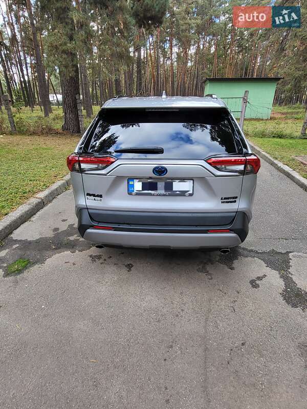 Внедорожник / Кроссовер Toyota RAV4 2021 в Чернигове