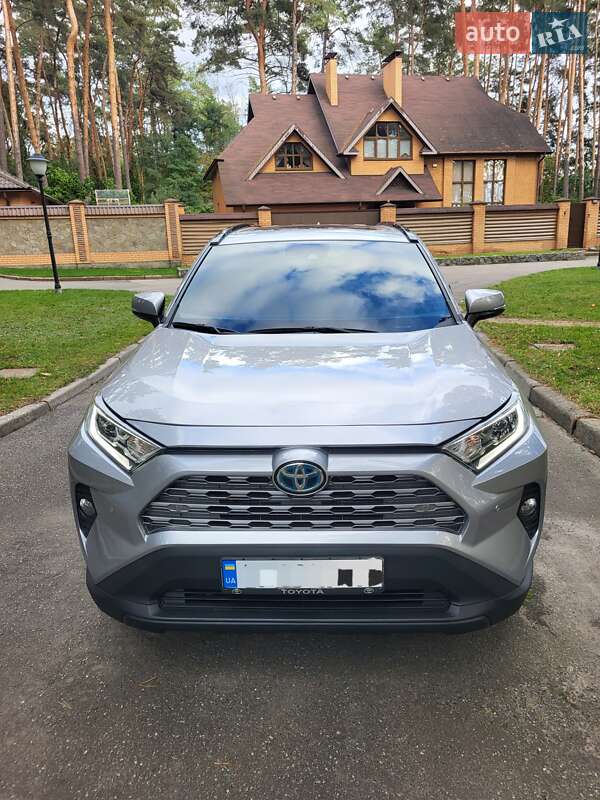 Внедорожник / Кроссовер Toyota RAV4 2021 в Чернигове