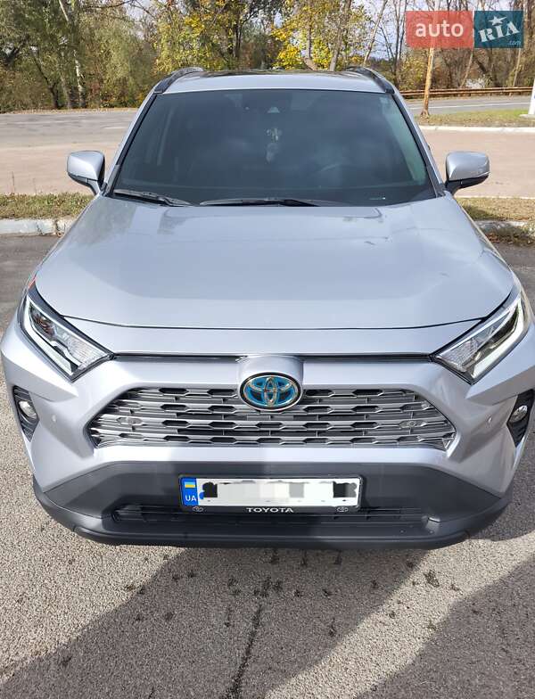 Внедорожник / Кроссовер Toyota RAV4 2021 в Чернигове