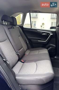 Внедорожник / Кроссовер Toyota RAV4 2021 в Умани