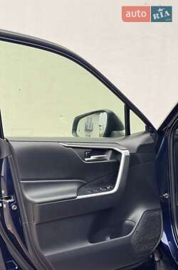 Внедорожник / Кроссовер Toyota RAV4 2021 в Умани
