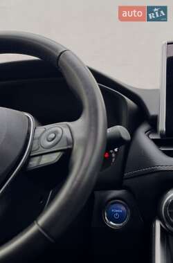 Внедорожник / Кроссовер Toyota RAV4 2021 в 