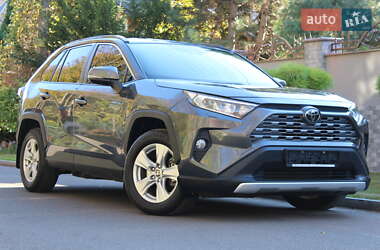 Позашляховик / Кросовер Toyota RAV4 2022 в Рівному