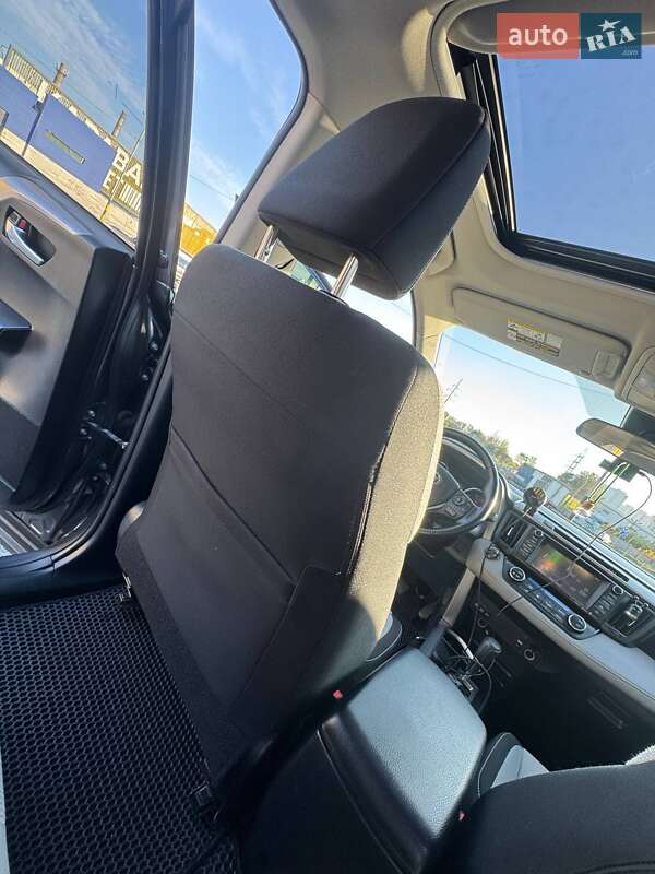 Позашляховик / Кросовер Toyota RAV4 2016 в Львові