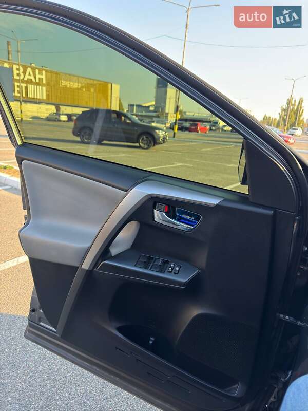 Позашляховик / Кросовер Toyota RAV4 2016 в Львові