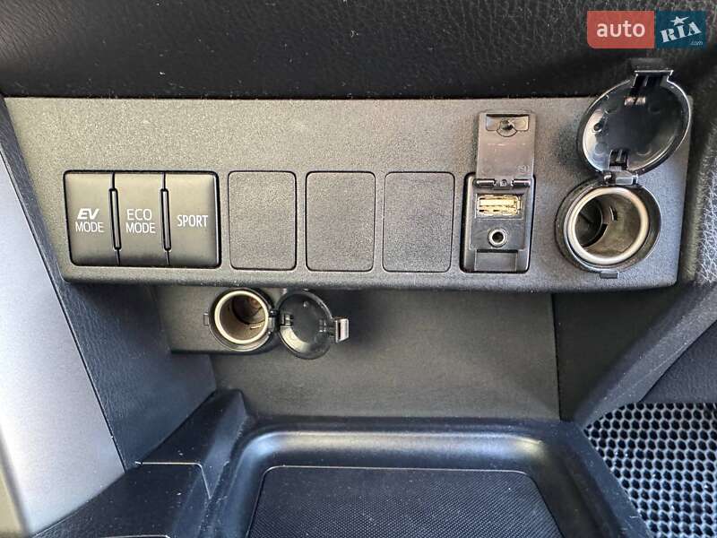 Позашляховик / Кросовер Toyota RAV4 2016 в Львові