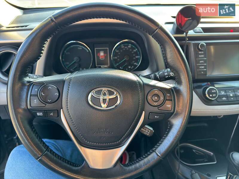 Позашляховик / Кросовер Toyota RAV4 2016 в Львові