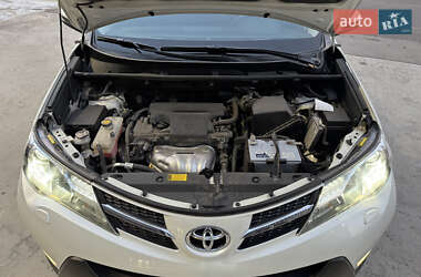 Внедорожник / Кроссовер Toyota RAV4 2013 в 