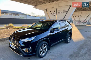 Внедорожник / Кроссовер Toyota RAV4 2021 в Киеве