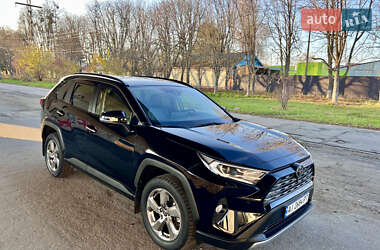 Внедорожник / Кроссовер Toyota RAV4 2021 в Киеве