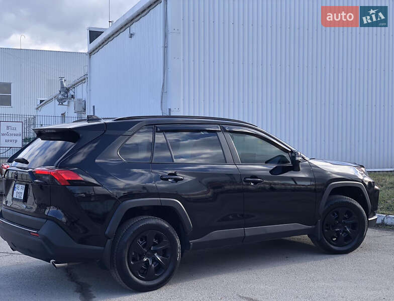 Позашляховик / Кросовер Toyota RAV4 2021 в Дніпрі
