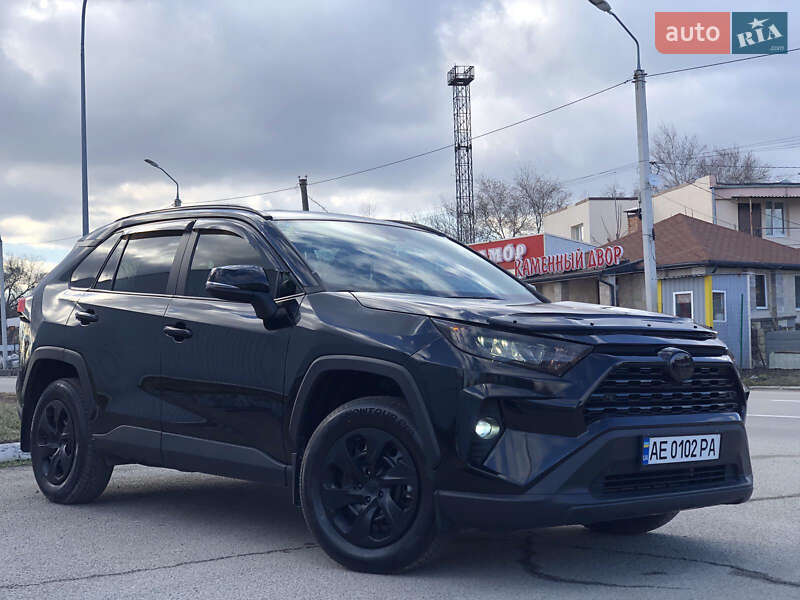 Позашляховик / Кросовер Toyota RAV4 2021 в Дніпрі