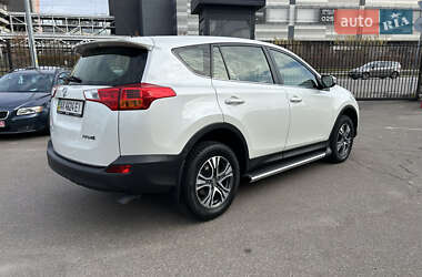 Внедорожник / Кроссовер Toyota RAV4 2015 в Киеве