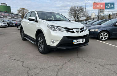 Внедорожник / Кроссовер Toyota RAV4 2015 в Киеве