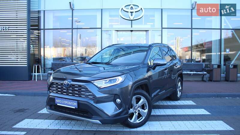 Внедорожник / Кроссовер Toyota RAV4 2020 в Киеве