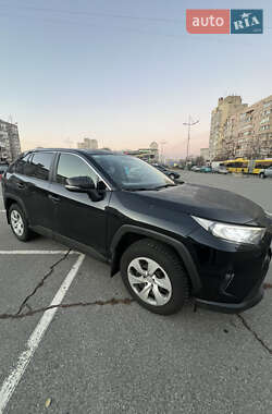 Внедорожник / Кроссовер Toyota RAV4 2019 в Киеве