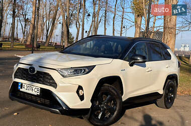 Внедорожник / Кроссовер Toyota RAV4 2020 в Киеве