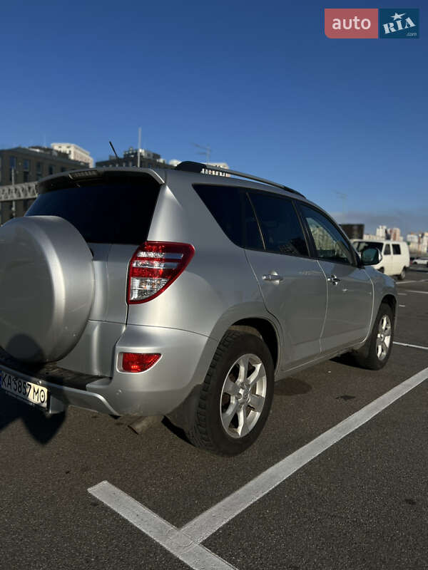 Внедорожник / Кроссовер Toyota RAV4 2010 в Киеве