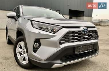 Внедорожник / Кроссовер Toyota RAV4 2020 в Киеве