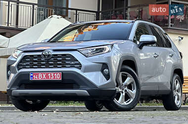 Внедорожник / Кроссовер Toyota RAV4 2018 в Дрогобыче