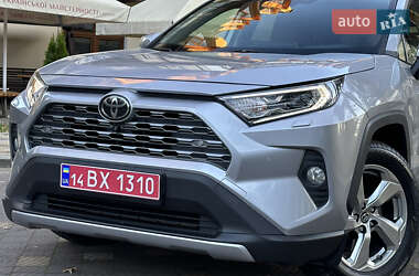 Внедорожник / Кроссовер Toyota RAV4 2018 в Дрогобыче