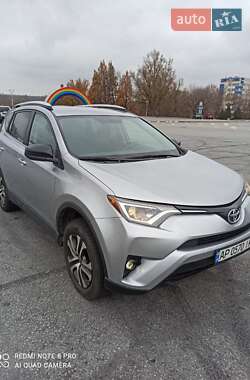 Внедорожник / Кроссовер Toyota RAV4 2016 в 